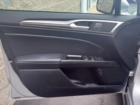 More photos of 2017 Ford Fusion Energi SE Luxury at Wilmington Auto Center Chrysler Dodge Jeep RAM, OH