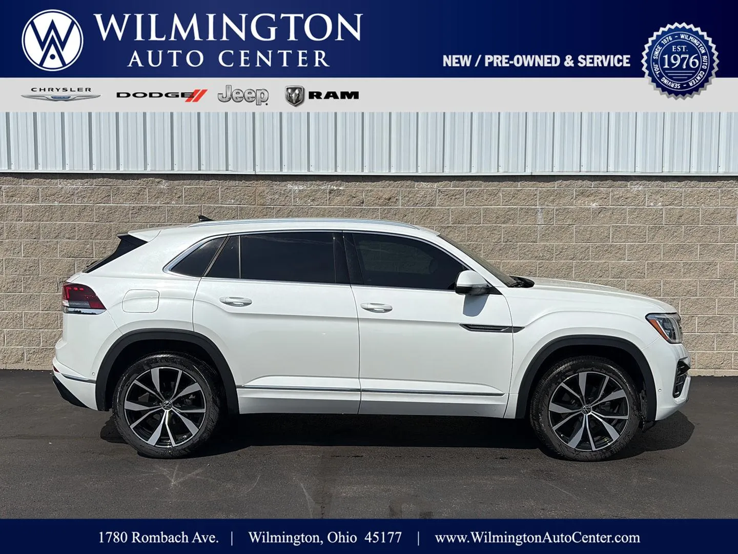 2024 Volkswagen Atlas Cross Sport 2.0T SEL Premium R-Line 4MOTION's photo