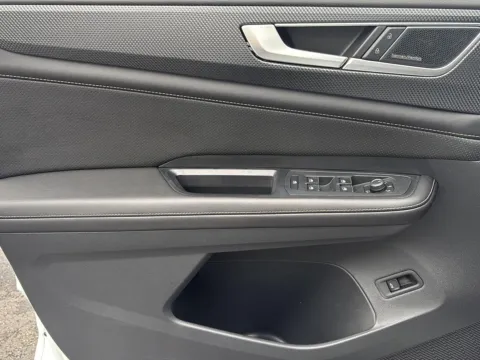 More photos of 2024 Volkswagen Atlas Cross Sport 2.0T SEL Premium R-Line at Wilmington Auto Center Chrysler Dodge Jeep RAM, OH