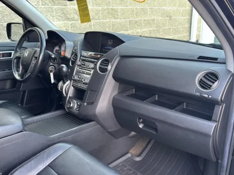 More photos of 2013 Honda Pilot Touring at Wilmington Auto Center Chrysler Dodge Jeep RAM, OH