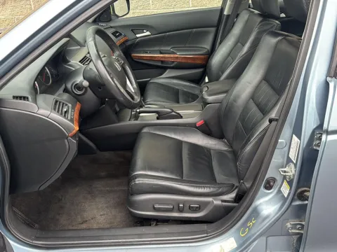 More photos of 2011 Honda Accord Sdn EX-L at Wilmington Auto Center Chrysler Dodge Jeep RAM, OH