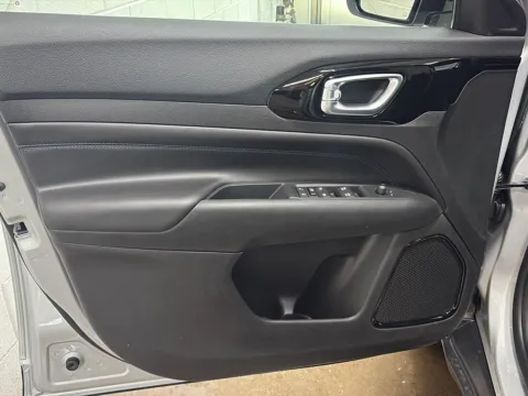 More photos of 2026 Jeep Compass Latitude Altitude at Wilmington Auto Center Chrysler Dodge Jeep RAM, OH