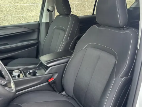 More photos of 2023 Jeep Grand Cherokee L Laredo X at Wilmington Auto Center Chrysler Dodge Jeep RAM, OH