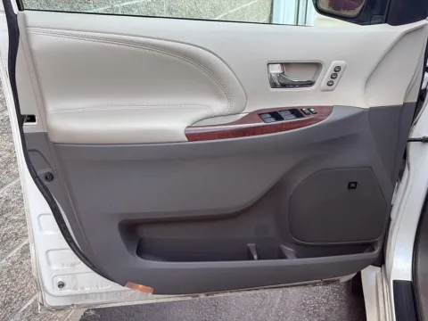 More photos of 2012 Toyota Sienna Limited 7-Passenger at Wilmington Auto Center Chrysler Dodge Jeep RAM, OH