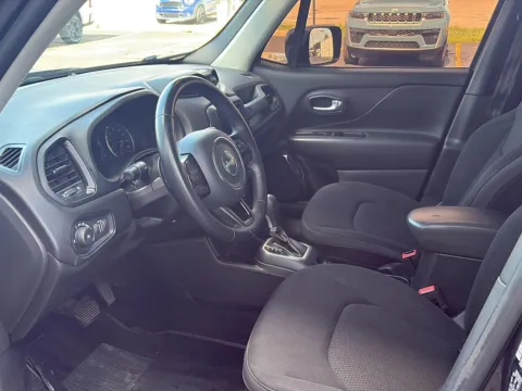 More photos of 2020 Jeep Renegade Altitude at Wilmington Auto Center Chrysler Dodge Jeep RAM, OH