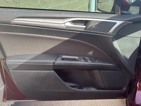 More photos of 2018 Ford Fusion SE at Wilmington Auto Center Chrysler Dodge Jeep RAM, OH