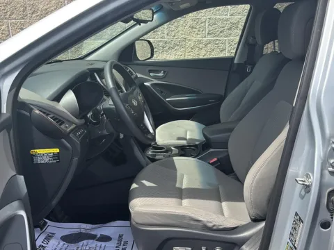 More photos of 2018 Hyundai Santa Fe SE at Wilmington Auto Center Chrysler Dodge Jeep RAM, OH