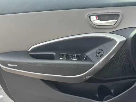 More photos of 2018 Hyundai Santa Fe SE at Wilmington Auto Center Chrysler Dodge Jeep RAM, OH