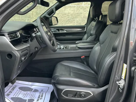 More photos of 2022 Jeep Wagoneer Series III at Wilmington Auto Center Chrysler Dodge Jeep RAM, OH