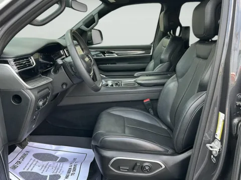More photos of 2022 Jeep Wagoneer Series III at Wilmington Auto Center Chrysler Dodge Jeep RAM, OH