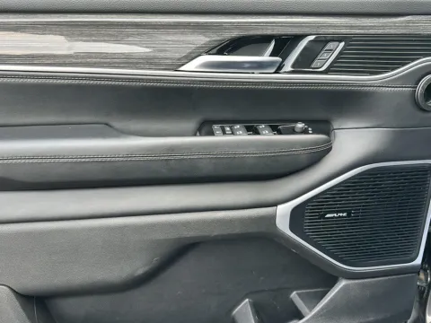More photos of 2022 Jeep Wagoneer Series III at Wilmington Auto Center Chrysler Dodge Jeep RAM, OH