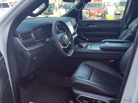 More photos of 2024 Jeep Wagoneer L Series II at Wilmington Auto Center Chrysler Dodge Jeep RAM, OH