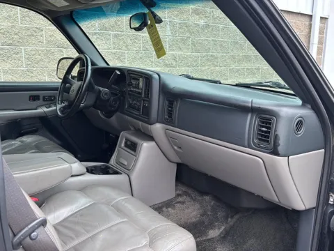 More photos of 2002 Chevrolet Tahoe LT at Wilmington Auto Center Chrysler Dodge Jeep RAM, OH