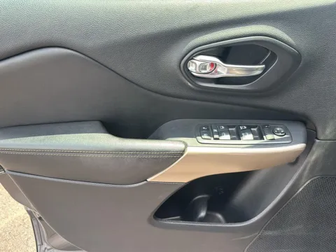 More photos of 2018 Jeep Cherokee Limited at Wilmington Auto Center Chrysler Dodge Jeep RAM, OH
