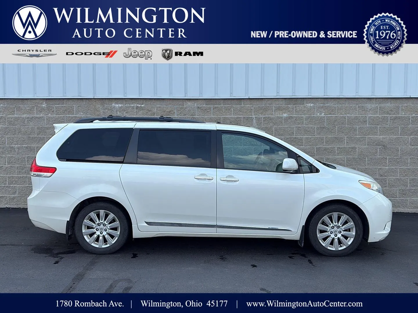White 2012 Toyota Sienna Ltd for sale in Wilmington, OH