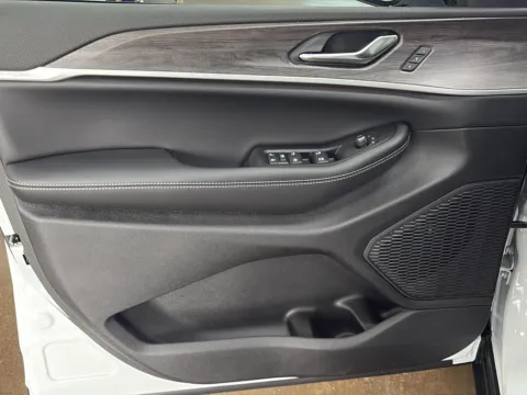 More photos of 2026 Jeep Grand Cherokee L Limited at Wilmington Auto Center Chrysler Dodge Jeep RAM, OH
