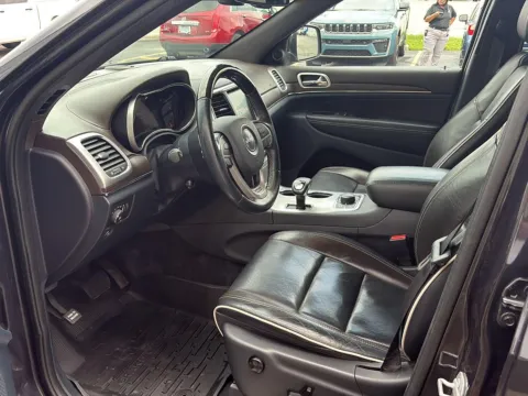 More photos of 2015 Jeep Grand Cherokee Overland at Wilmington Auto Center Chrysler Dodge Jeep RAM, OH