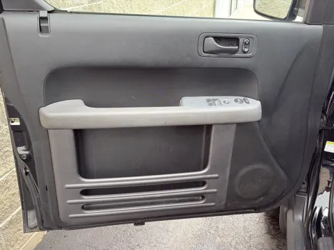 More photos of 2006 Honda Element EX-P at Wilmington Auto Center Chrysler Dodge Jeep RAM, OH