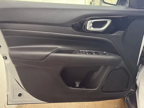 More photos of 2026 Jeep Compass Latitude Altitude at Wilmington Auto Center Chrysler Dodge Jeep RAM, OH