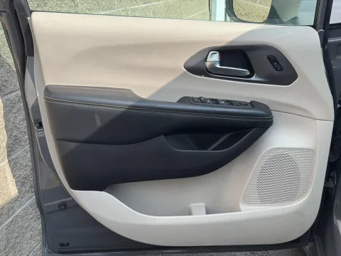More photos of 2022 Chrysler Pacifica Touring L at Wilmington Auto Center Chrysler Dodge Jeep RAM, OH