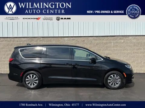 Black 2024 Chrysler Pacifica Hybrid Select for sale in Wilmington, OH