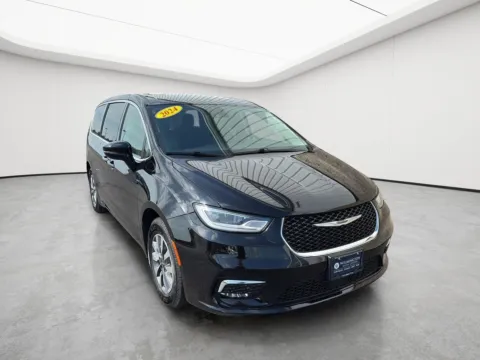 Photos of 2024 Chrysler Pacifica Hybrid Select for sale in Wilmington, OH at Wilmington Auto Center Chrysler Dodge Jeep RAM