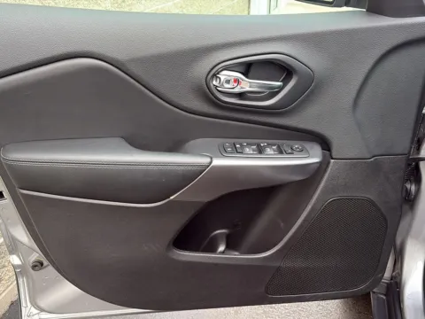 More photos of 2019 Jeep Cherokee Latitude at Wilmington Auto Center Chrysler Dodge Jeep RAM, OH