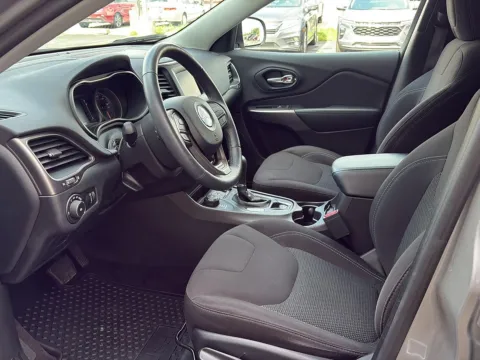 More photos of 2019 Jeep Cherokee Latitude at Wilmington Auto Center Chrysler Dodge Jeep RAM, OH