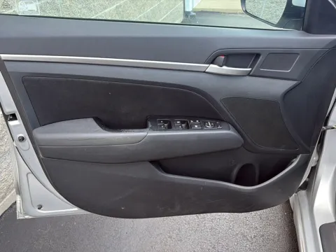 More photos of 2019 Hyundai Elantra SEL at Wilmington Auto Center Chrysler Dodge Jeep RAM, OH