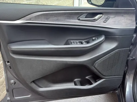 More photos of 2023 Jeep Grand Cherokee L Limited at Wilmington Auto Center Chrysler Dodge Jeep RAM, OH