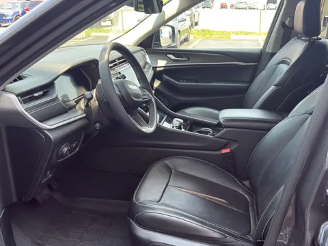 More photos of 2023 Jeep Grand Cherokee L Limited at Wilmington Auto Center Chrysler Dodge Jeep RAM, OH