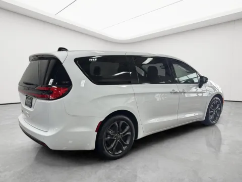 Another view of 2026 Chrysler Pacifica Select for sale in Wilmington, OH at Wilmington Auto Center Chrysler Dodge Jeep RAM