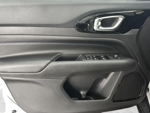 More photos of 2026 Jeep Compass Latitude Altitude at Wilmington Auto Center Chrysler Dodge Jeep RAM, OH