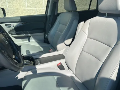 More photos of 2016 Honda Pilot Touring at Wilmington Auto Center Chrysler Dodge Jeep RAM, OH