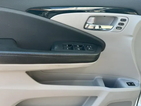More photos of 2016 Honda Pilot Touring at Wilmington Auto Center Chrysler Dodge Jeep RAM, OH