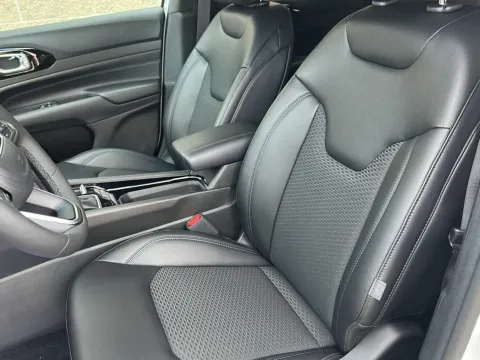 More photos of 2026 Jeep Compass Latitude Altitude at Wilmington Auto Center Chrysler Dodge Jeep RAM, OH