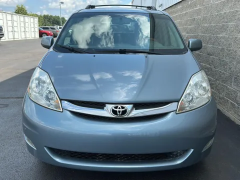 More photos of 2010 Toyota Sienna XLE Limited at Wilmington Auto Center Chrysler Dodge Jeep RAM, OH