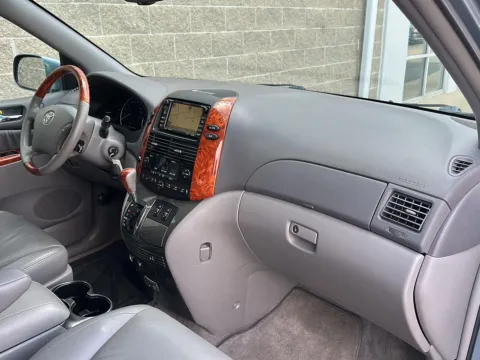More photos of 2010 Toyota Sienna XLE Limited at Wilmington Auto Center Chrysler Dodge Jeep RAM, OH