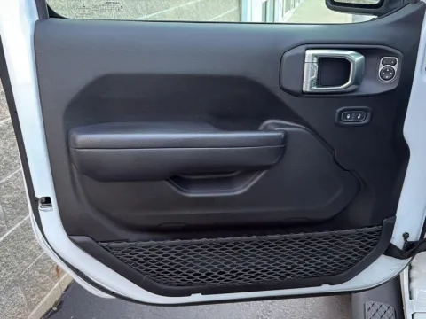 More photos of 2023 Jeep Gladiator Rubicon at Wilmington Auto Center Chrysler Dodge Jeep RAM, OH