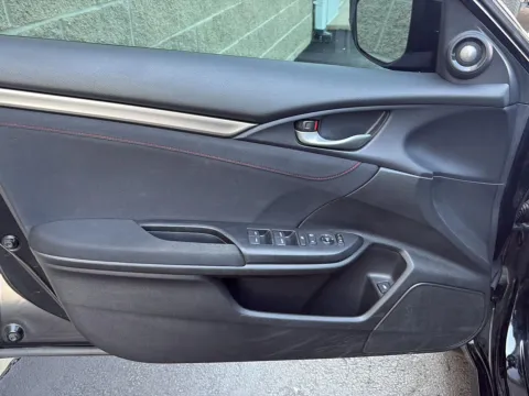 More photos of 2019 Honda Civic Si w/Summer Tires at Wilmington Auto Center Chrysler Dodge Jeep RAM, OH