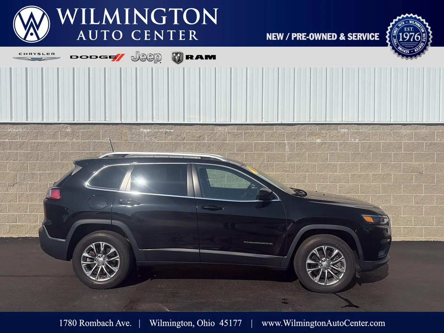 Black 2019 Jeep Cherokee Latitude Plus for sale in Wilmington, OH