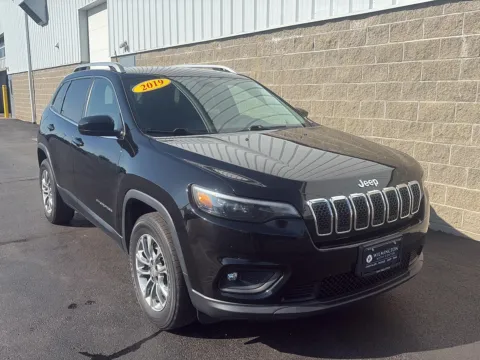 Photos of 2019 Jeep Cherokee Latitude Plus for sale in Wilmington, OH at Wilmington Auto Center Chrysler Dodge Jeep RAM