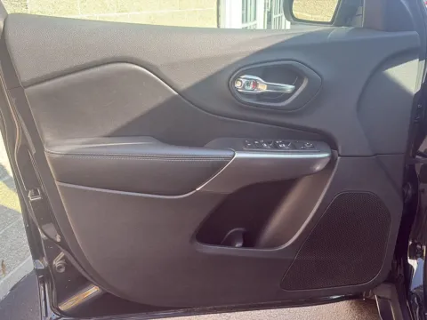 More photos of 2019 Jeep Cherokee Latitude Plus at Wilmington Auto Center Chrysler Dodge Jeep RAM, OH