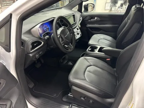 More photos of 2026 Chrysler Pacifica Select at Wilmington Auto Center Chrysler Dodge Jeep RAM, OH
