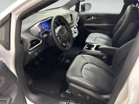 More photos of 2026 Chrysler Pacifica Select at Wilmington Auto Center Chrysler Dodge Jeep RAM, OH