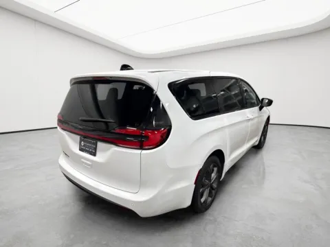 Another view of 2026 Chrysler Pacifica Select for sale in Wilmington, OH at Wilmington Auto Center Chrysler Dodge Jeep RAM