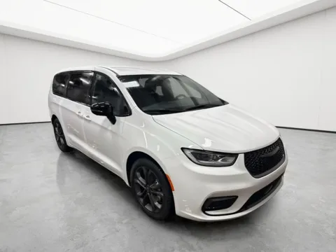 Photos of 2026 Chrysler Pacifica Select for sale in Wilmington, OH at Wilmington Auto Center Chrysler Dodge Jeep RAM