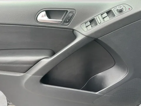 More photos of 2011 Volkswagen Tiguan SEL 4Motion w/Premium Navi & Dynaudio at Wilmington Auto Center Chrysler Dodge Jeep RAM, OH