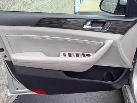 More photos of 2015 Hyundai Sonata 2.4L Limited at Wilmington Auto Center Chrysler Dodge Jeep RAM, OH