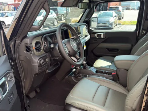 More photos of 2026 Jeep Gladiator Mojave at Wilmington Auto Center Chrysler Dodge Jeep RAM, OH
